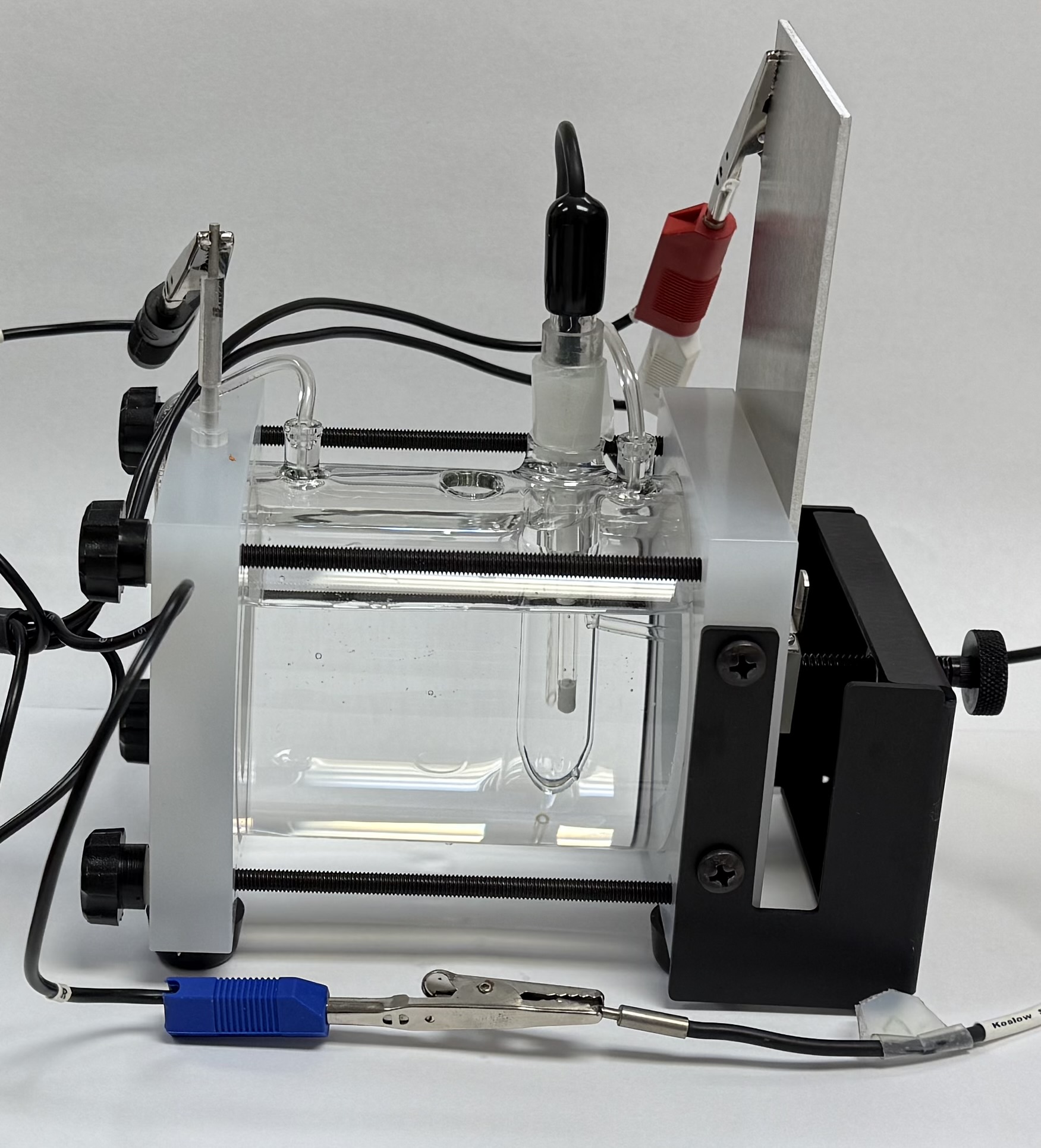 Flat cell used to measure polarization data
